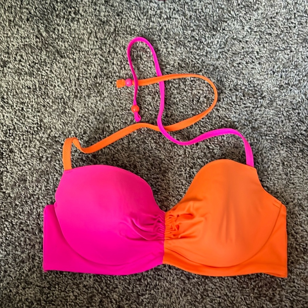 Victoria’s Secret the Getaway Halter bikini top